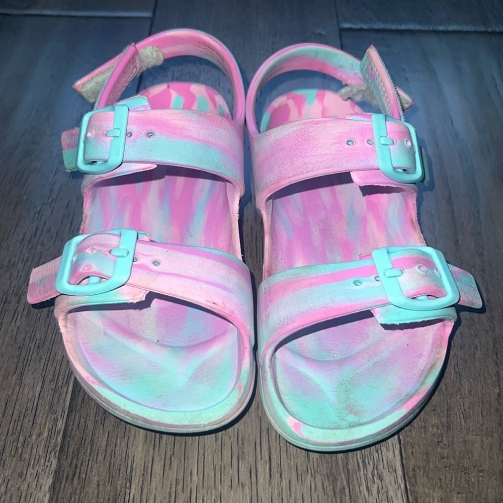 Girls cotton candy tie-dye color buckled flat gladiator like sandals